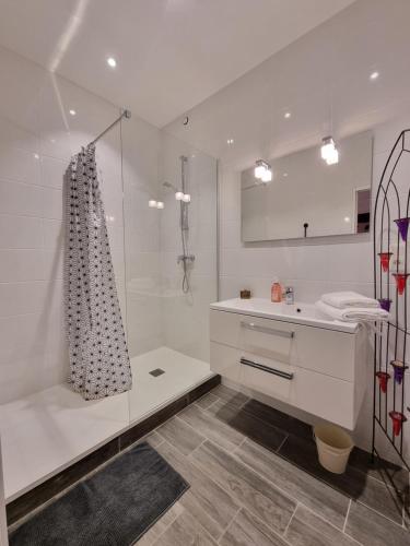 Ένα μπάνιο στο SOLEIL MARIN CENTRE ST-BRIAC chaleureux, à 2 min de la plage