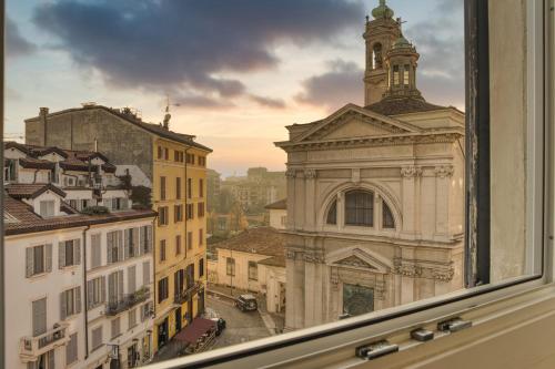 Just Urban Stays - Bright Penthouse - Heart of Milan 10 min to Duomo