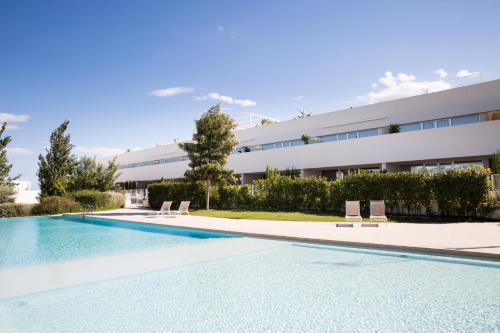 Luxury Apartment - Pool View, Sun & Shade Terraces, Near Golf & Padel