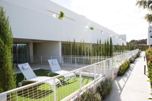 Luxury Apartment - Pool View, Sun & Shade Terraces, Near Golf & Padel