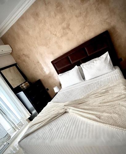 a bedroom with a large bed with white sheets and pillows at Wellness Home in Tangier