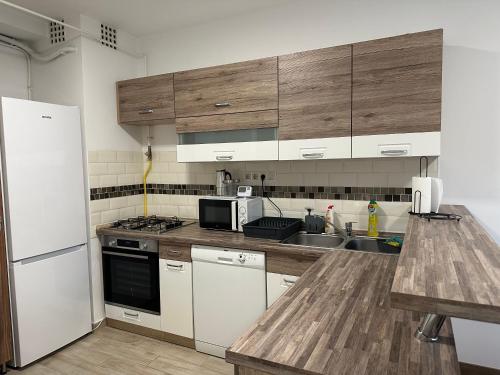 Dapur atau dapur kecil di Rózsakert apartman