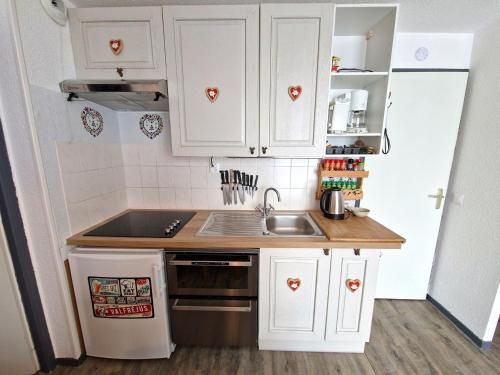 Photo de la galerie de l'établissement Magnifique 2 pièces + cabine 6 pers rénové au coeur de Valfréjus - FR-1-265-341, à Modane