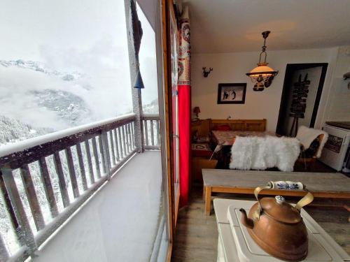 Photo de la galerie de l'établissement Magnifique 2 pièces + cabine 6 pers rénové au coeur de Valfréjus - FR-1-265-341, à Modane