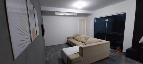 Ein Sitzbereich in der Unterkunft Casa de praia com piscina em Governador Celso Ramos