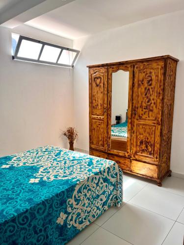 Una cama o camas en una habitación de Oásis de retour