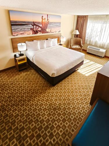 Ένα ή περισσότερα κρεβάτια σε δωμάτιο στο Days Inn by Wyndham Sherman