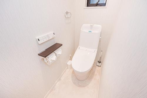 a bathroom with a white toilet in a room at Arashi hotel 嵐ホテル in Tokyo