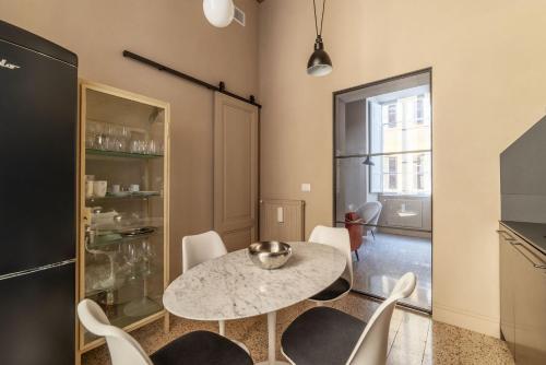 GuestHost - Central and Modern apartment in Rione Monti