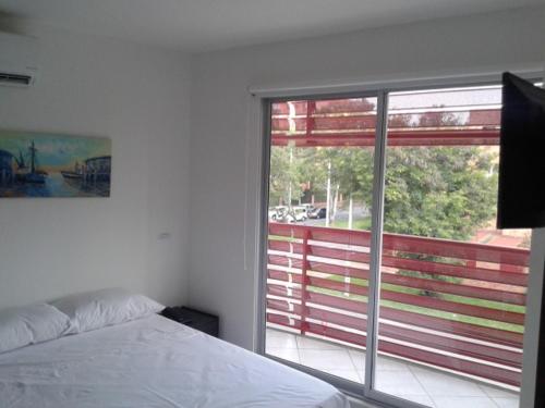 a bedroom with a bed and a large window at Depeapan in Cali