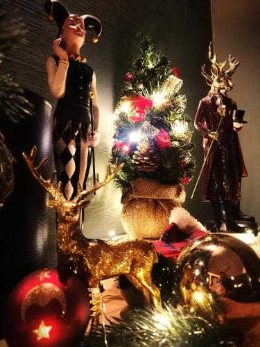 a mannequin is standing next to a christmas tree at B&B La Sucrerie in Amougies
