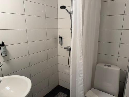 a bathroom with a toilet and a sink at Park Hotel Vossevangen in Vossevangen