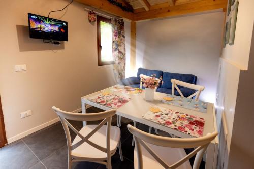 a small dining room with a table and chairs at Camping Camplani in Zone