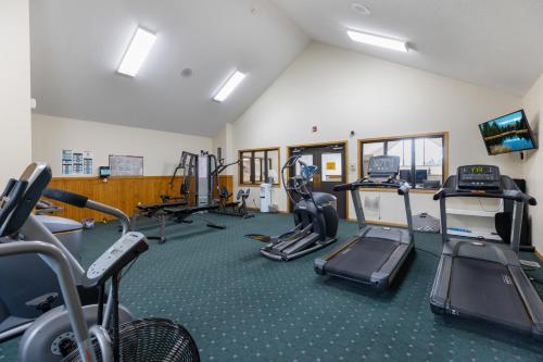 a gym with several treadmills and exercise bikes at The Lodges at Breezy Point in Breezy Point