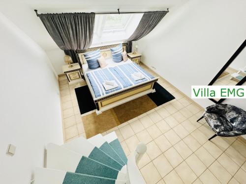 an overhead view of a bedroom with a bed in a room at Luxury Spa Villa EMG Karlsruhe Baden-Baden Rastatt - Gernsbach in Gernsbach