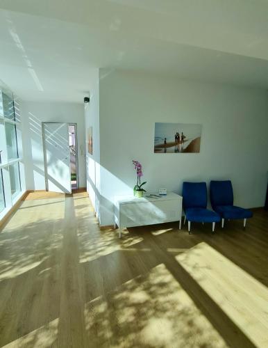 Un lugar para sentarse en Otium casa vacanze-servizio spiaggia incluso a 250 mt-struttura pet friendly