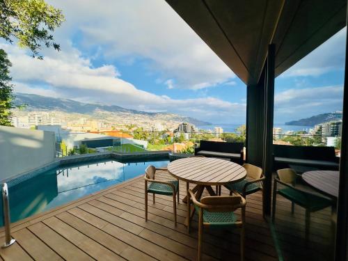 Green Boat by Madeira Best Apartments