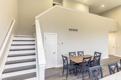 Fotografie z fotogalerie ubytování 24 Mi to Cincinnati Newly Built Bethel Home! v destinaci Batavia