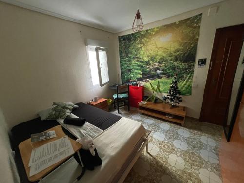 Postel nebo postele na pokoji v ubytování Großes modernes Zimmer "Silber" für 2 Personen und Katzenliebhaber