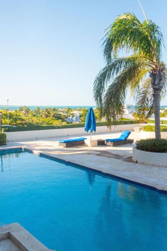 Fotografie z fotogalerie ubytování Private Poolside, Loft-Like Condo with Panoramic Grace Bay Views, Walk to Beach, Restaurants, & Turtle Cove Marina! v destinaci Turtle Cove