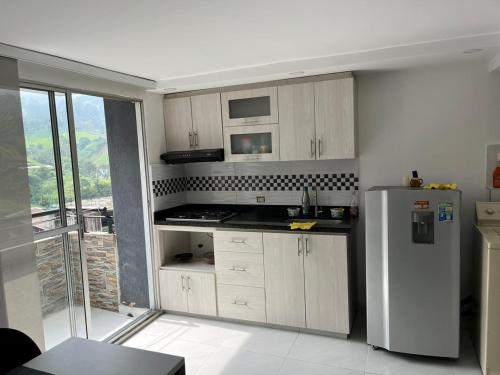 Kuchyň nebo kuchyňský kout v ubytování Apartamento Amoblado