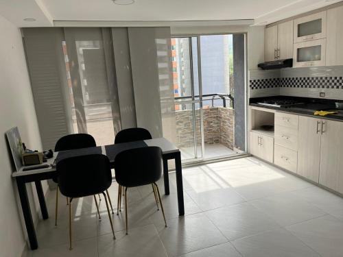 Kuchyň nebo kuchyňský kout v ubytování Apartamento Amoblado