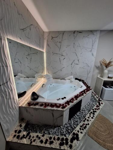 a bathroom with a large tub in a room at Hotel Descanso in Descanso
