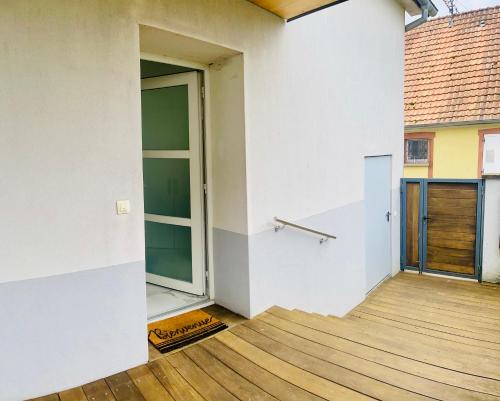 an empty room with a door and a wooden floor at Spacieux, lumineux et confortable in La Walck