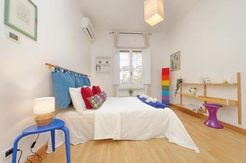 San Pietros Flat by DomusDimore