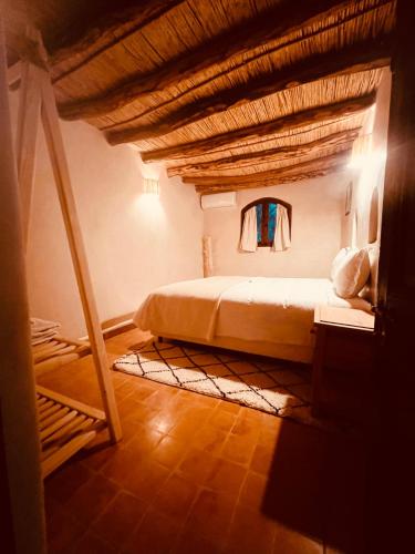 Una cama o camas en una habitación de EdenAtlas Chambres d'hôtes - Amizmiz