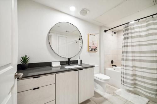 Ένα μπάνιο στο UBP - Montrose Modern Haven 1-bed apt 5-mins from Downtown