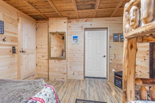 Gambar di galeri bagi HotTub, Gym, Theater, PetFriendly, 8min to slopes! di Mount Jackson