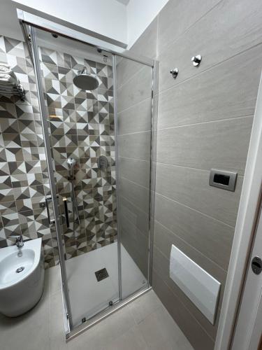 Bilik mandi di Demar Apartments