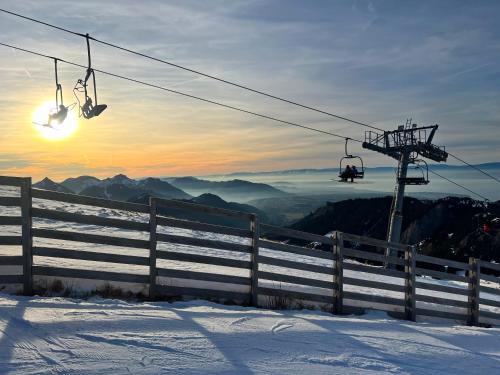 Landskap semula jadi dekat dengan chalet