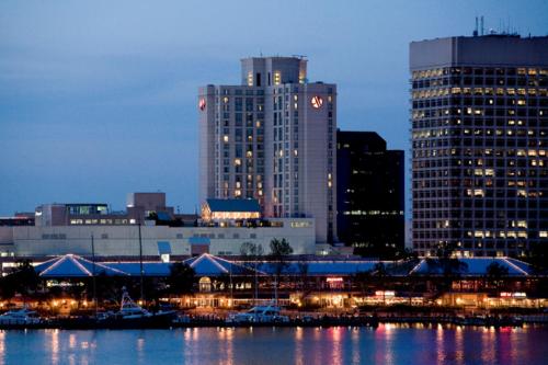 a city skyline with tall buildings and the water at Norfolk Waterside Marriott in Norfolk