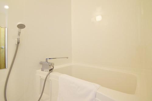 a bath tub in a bathroom with a shower at Hostel In Kyoto Gion - Vacation STAY 13917v in Gionmachi