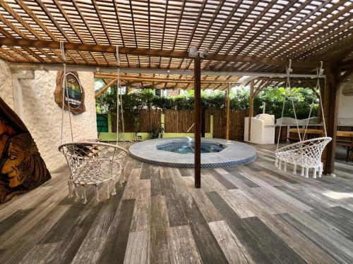 Un patio o zona al aire libre en Spondylus Lodge