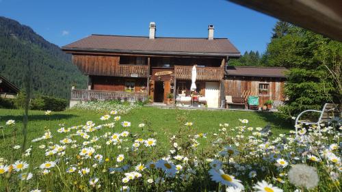 Κήπος έξω από το B&B Chalet la Croisée