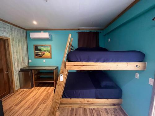 Ein Bett oder Betten in einem Zimmer der Unterkunft Skully's House