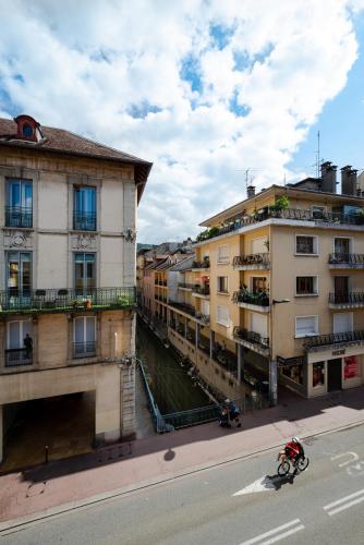 Photo de la galerie de l'établissement Appartement d'architectes - Vue - 300 m du Lac, à Annecy