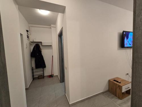 Μια τηλεόραση ή/και κέντρο ψυχαγωγίας στο Cristina and Rafael studio 2