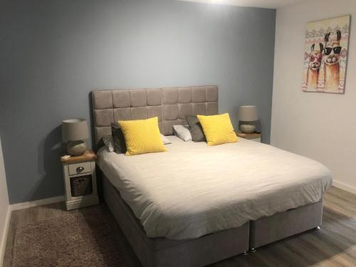 a bedroom with a bed with two yellow pillows at Ville Verde in Loulé