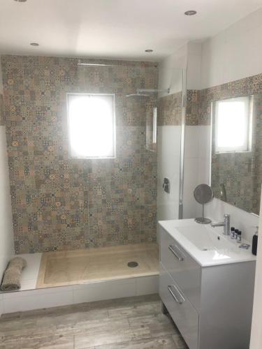 a bathroom with a tub and a sink at Ville Verde in Loulé