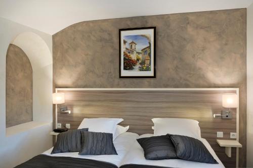 Ένα ή περισσότερα κρεβάτια σε δωμάτιο στο Logis Auberge À La Tête De Lard
