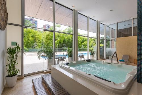 Piscina en o cerca de Estelar La Torre Suites