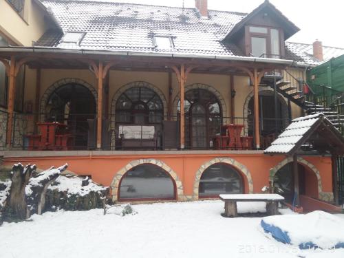 Legányi Apartmanház en invierno