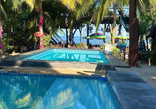 Kolam renang di atau dekat dengan Jovita y Pancho Resort Saladita