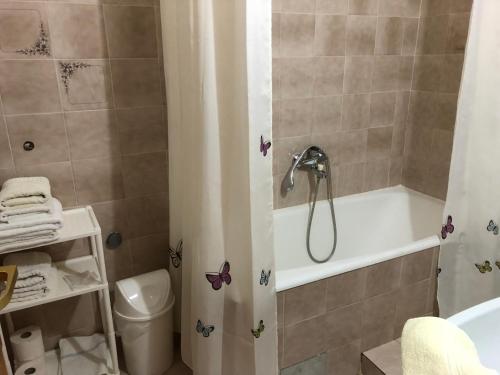 Koupelna v ubytování Apartments Leut