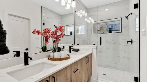 Ένα μπάνιο στο Urban Haven in the heart of Dallas l Pet Friendly