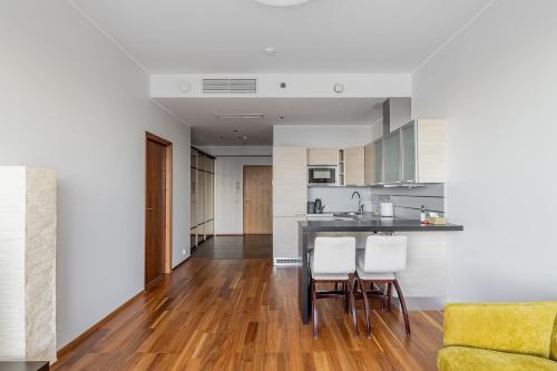 Η κουζίνα ή μικρή κουζίνα στο Revalia Tornimäe Amazing Views Premium Apartments